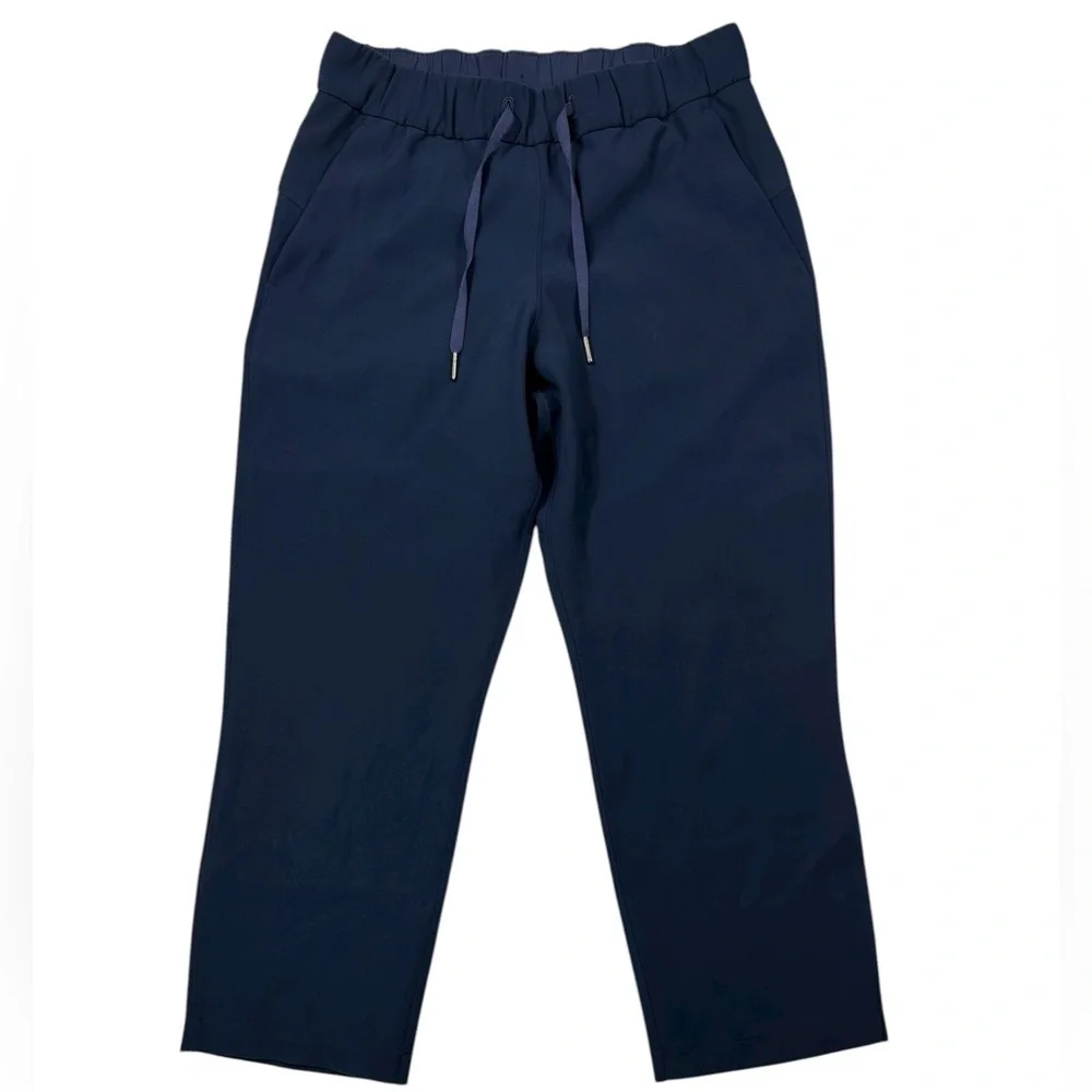 Lululemon Navy On The Fly Crop Woven 23”| Size 6